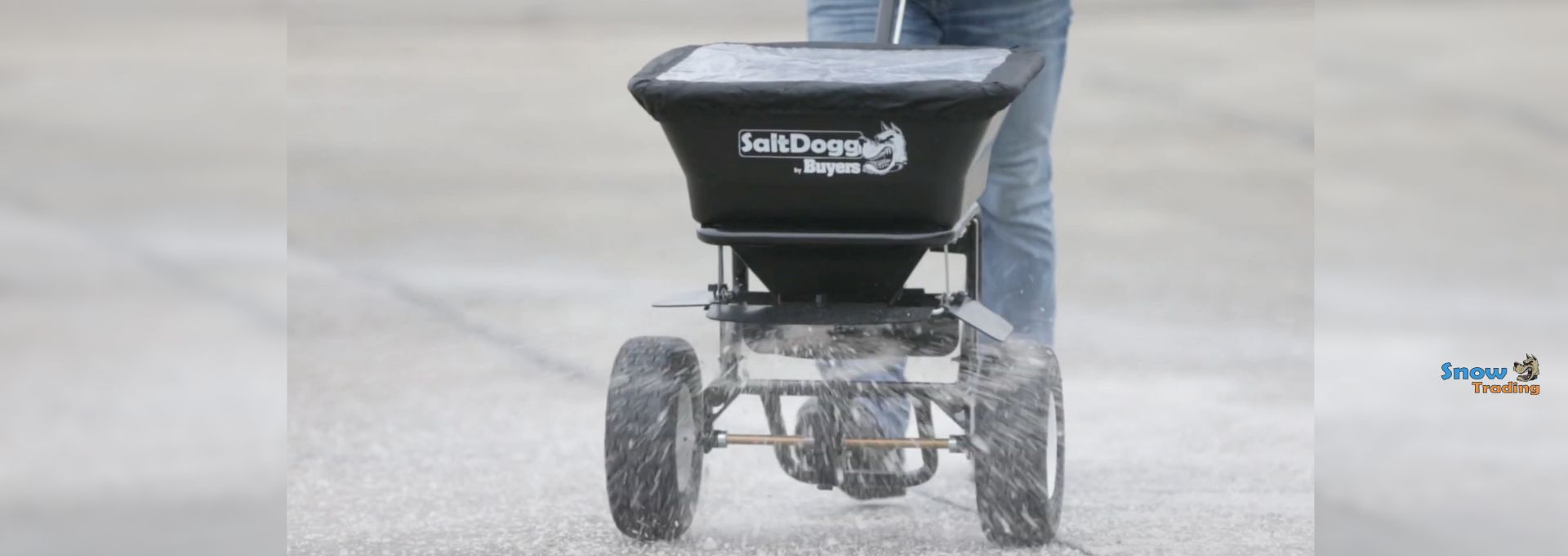 Push salt spreader